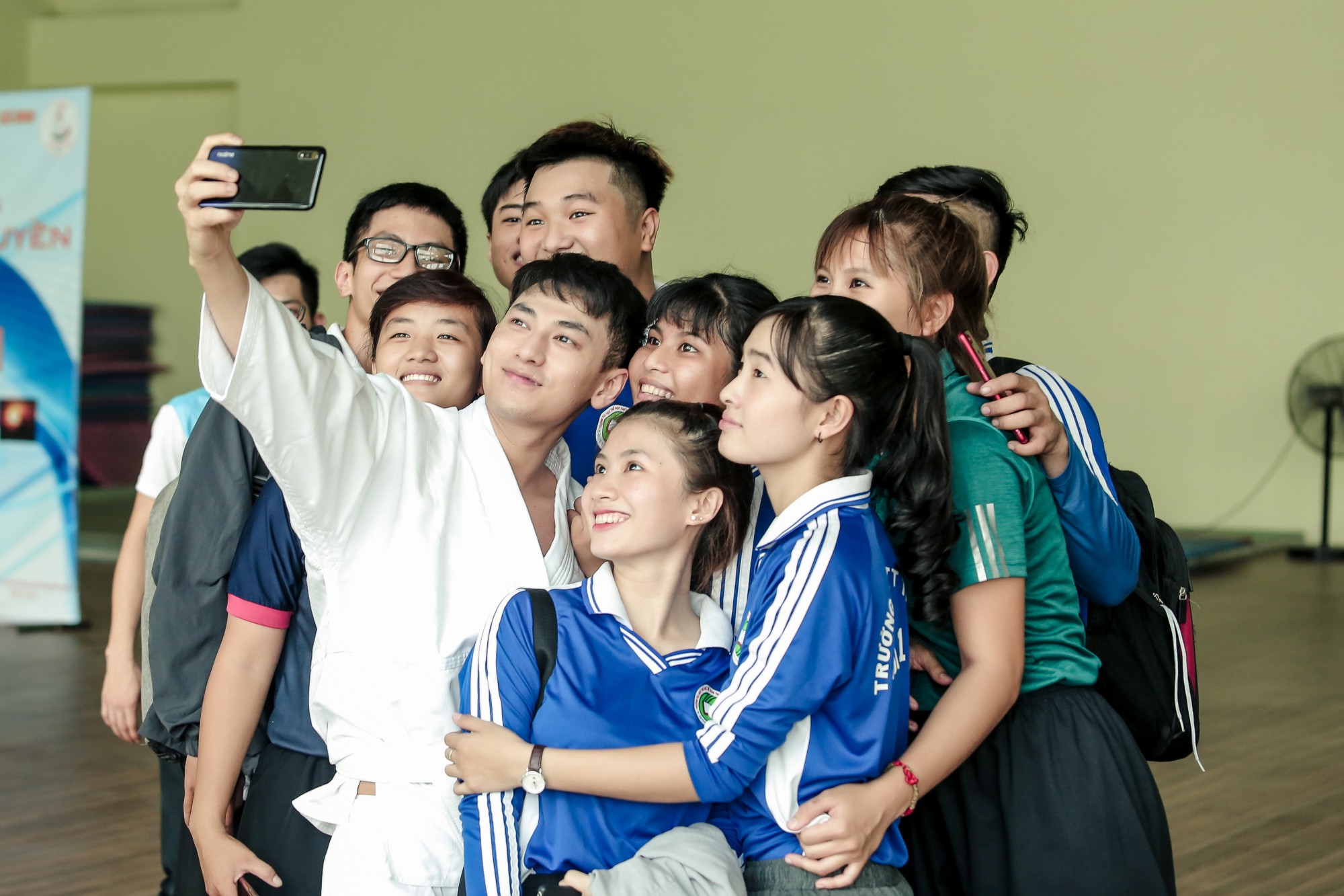 Từ bỏ hình ảnh thư sinh, Isaac chăm chỉ tập võ để bảo vệ người yêu - Ảnh 9. Từ bỏ hình ảnh thư sinh, Isaac chăm chỉ tập võ để bảo vệ người yêu - Ảnh 9.