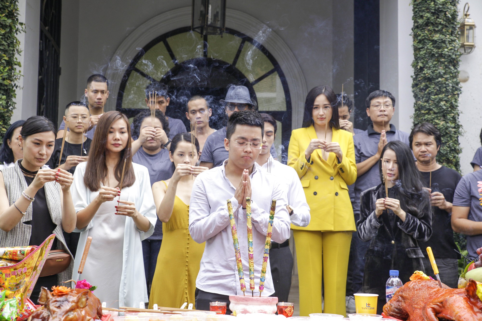 Dân mạng sốc nặng với phim mới Chi Pu đóng chung với Thanh Hằng, không hiểu sao lại có cả... Mai Phương Thúy - Ảnh 2. Dân mạng sốc nặng với phim mới Chi Pu đóng chung với Thanh Hằng, không hiểu sao lại có cả... Mai Phương Thúy - Ảnh 2.