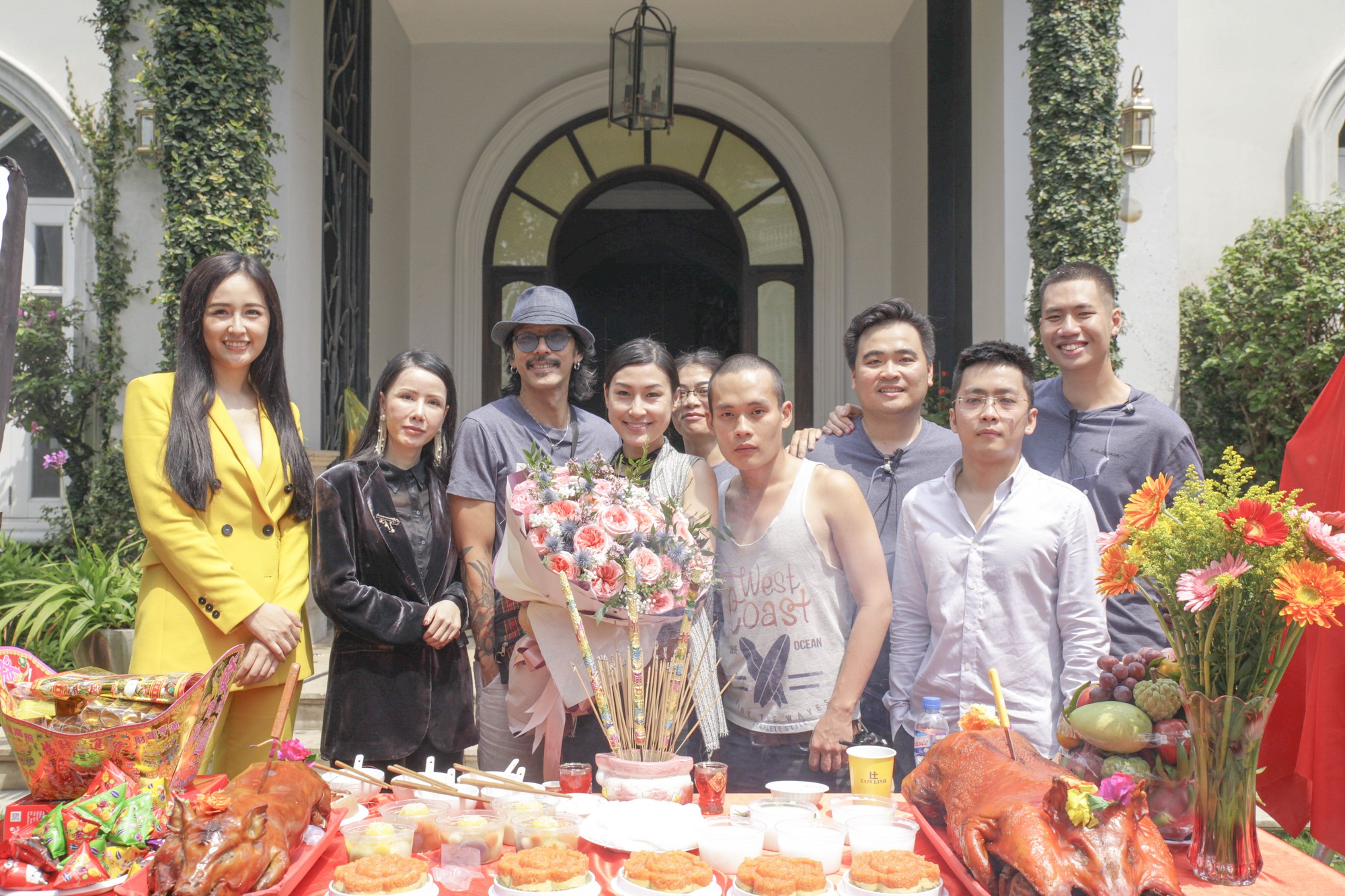 Dân mạng sốc nặng với phim mới Chi Pu đóng chung với Thanh Hằng, không hiểu sao lại có cả... Mai Phương Thúy - Ảnh 1. Dân mạng sốc nặng với phim mới Chi Pu đóng chung với Thanh Hằng, không hiểu sao lại có cả... Mai Phương Thúy - Ảnh 1.