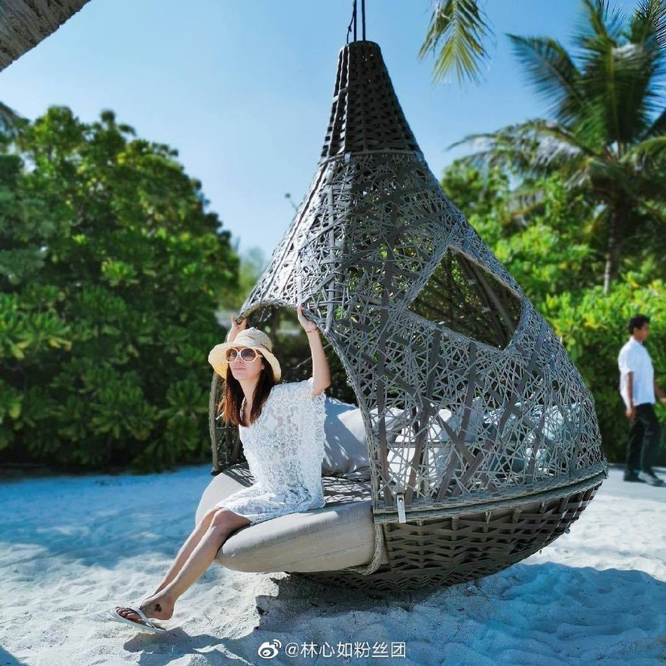 Lâm Tâm Như khoe ảnh du lịch Maldives, không có ông xã Hoắc Kiến Hoa nhưng lại mang theo một nhân vật đặc biệt - Ảnh 1. Lâm Tâm Như khoe ảnh du lịch Maldives, không có ông xã Hoắc Kiến Hoa nhưng lại mang theo một nhân vật đặc biệt - Ảnh 1.