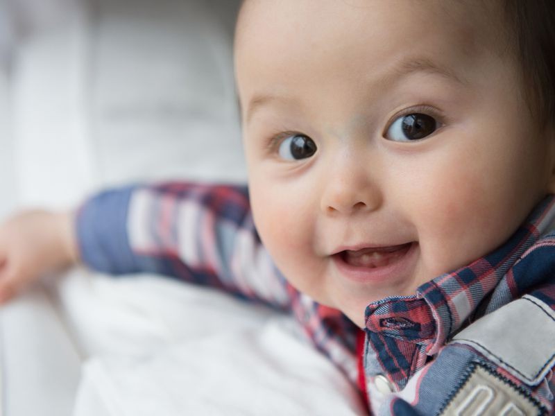 Trẻ bật cười trong 3 trường hợp này chứng tỏ chỉ số IQ cao hơn người và lý do bố mẹ cần làm con cười nhiều hơn - Ảnh 3. Trẻ bật cười trong 3 trường hợp này chứng tỏ chỉ số IQ cao hơn người và lý do bố mẹ cần làm con cười nhiều hơn - Ảnh 3.