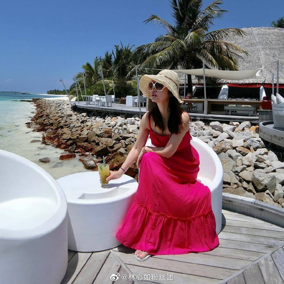 Lâm Tâm Như khoe ảnh du lịch Maldives, không có ông xã Hoắc Kiến Hoa nhưng lại mang theo một nhân vật đặc biệt - Ảnh 3. Lâm Tâm Như khoe ảnh du lịch Maldives, không có ông xã Hoắc Kiến Hoa nhưng lại mang theo một nhân vật đặc biệt - Ảnh 3.