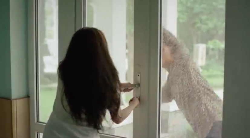 Vừa tái xuất sau scandal clip nóng 12 năm, Hoàng Thùy Linh đã bị giang hồ giống Khá Bảnh dọa giết - Ảnh 3. Vừa tái xuất sau scandal clip nóng 12 năm, Hoàng Thùy Linh đã bị giang hồ giống Khá Bảnh dọa giết - Ảnh 3.