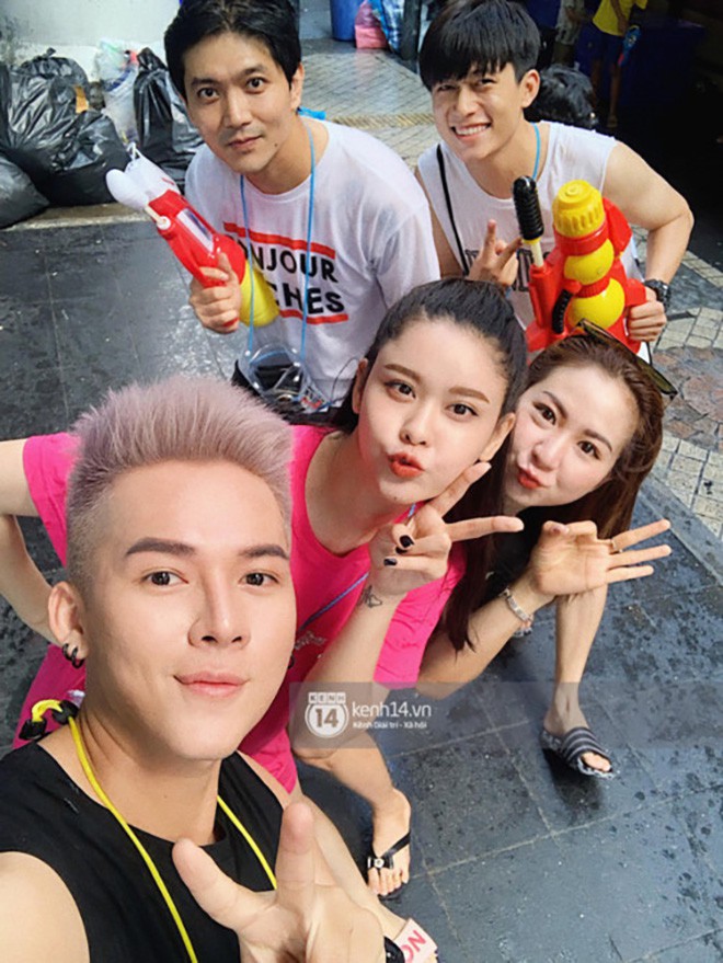 Từng nói ly hôn chỉ là chuyện giấy tờ thế mà Tim lại phũ thế này khi có người nhắc đến Trương Quỳnh Anh - Ảnh 3. Từng nói ly hôn chỉ là chuyện giấy tờ thế mà Tim lại phũ thế này khi có người nhắc đến Trương Quỳnh Anh - Ảnh 3.