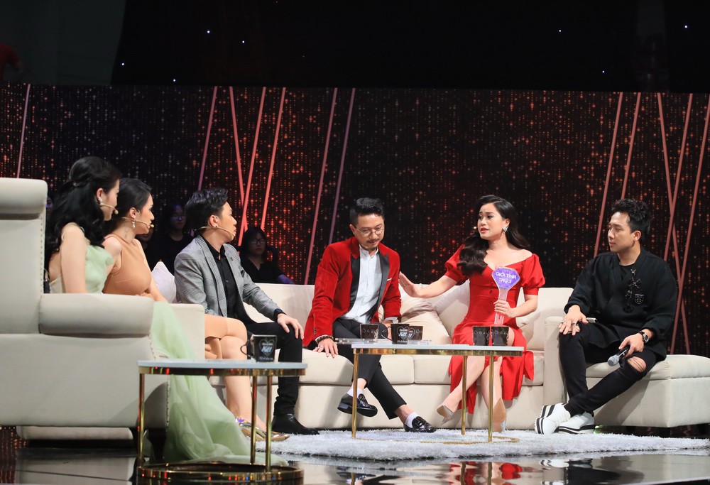 Người ấy là ai?: Khán giả kêu trời vì chương trình quá ác, mời Anh Đức làm cố vấn để rồi bị... vợ chồng tình cũ dập tơi tả thế này! - Ảnh 3. Người ấy là ai?: Khán giả kêu trời vì chương trình quá ác, mời Anh Đức làm cố vấn để rồi bị... vợ chồng tình cũ dập tơi tả thế này! - Ảnh 3.