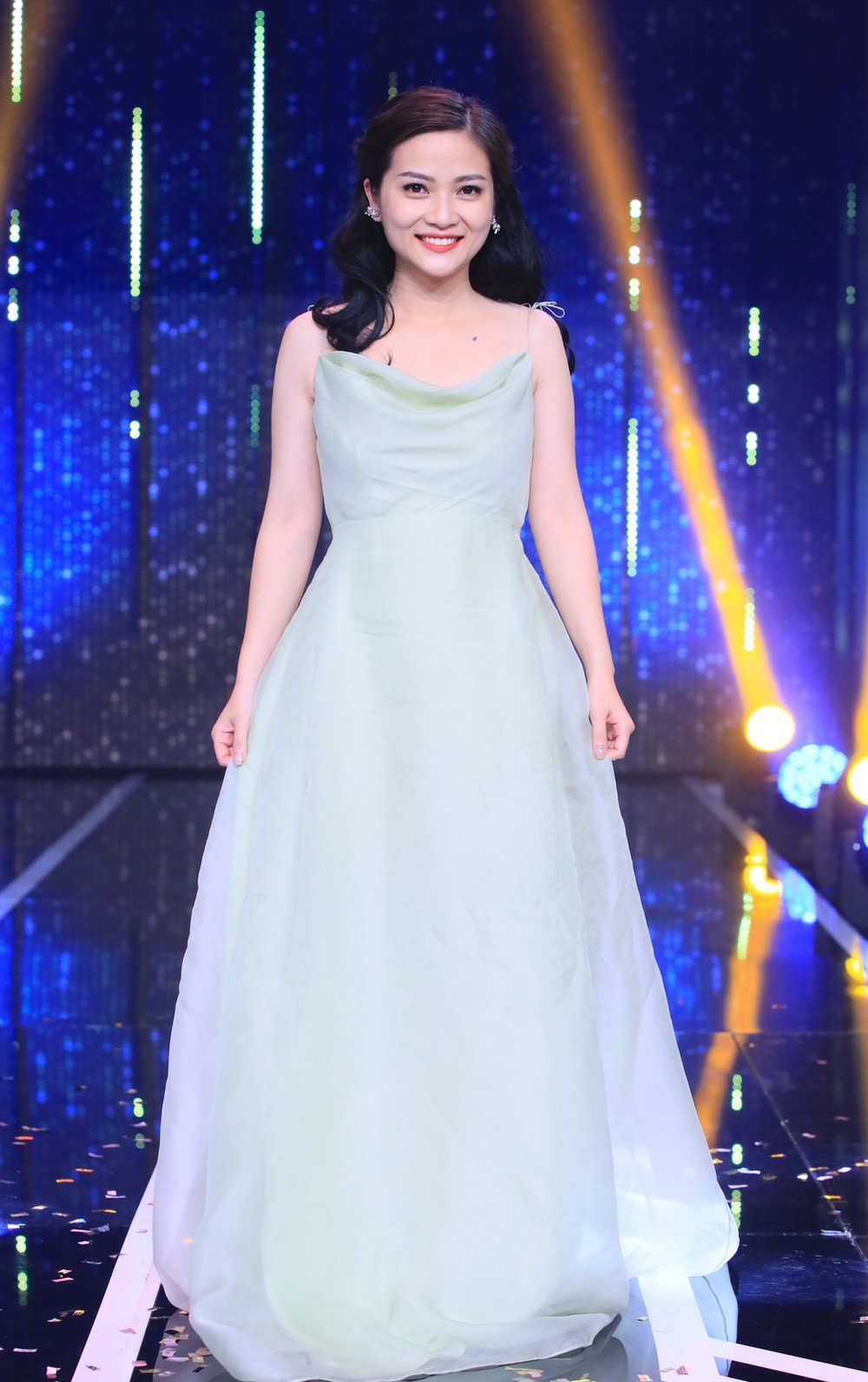 Người ấy là ai?: Nữ chính là MC quân đội làm mẹ đơn thân sau khi biết chồng màu tím, Trấn Thành xin lỗi phải nói một từ - Ảnh 1. Người ấy là ai?: Nữ chính là MC quân đội làm mẹ đơn thân sau khi biết chồng màu tím, Trấn Thành xin lỗi phải nói một từ - Ảnh 1.