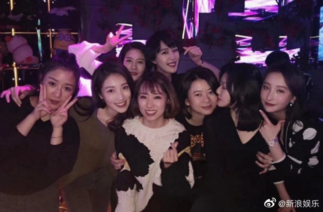 Drama ngoại tình hot nhất Cbiz: Tiểu tam tươi rói, bắn tim tạo dáng sau khi được sao nam che chở - Ảnh 3. Drama ngoại tình hot nhất Cbiz: Tiểu tam tươi rói, bắn tim tạo dáng sau khi được sao nam che chở - Ảnh 3.