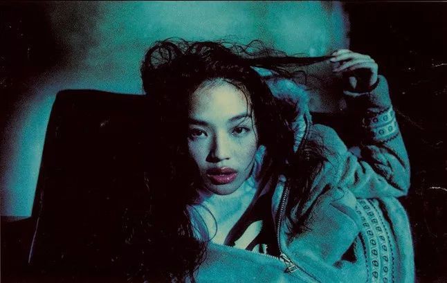 Bộ ảnh tuổi đời 18 năm đầy sexy v&agrave; hồi tưởng của Thư Kỳ v&agrave; Ng&ocirc; Ngạn Tổ g&acirc;y sốt: HongKong1 l&agrave; đ&acirc;y chứ đ&acirc;u! - Ảnh 9.