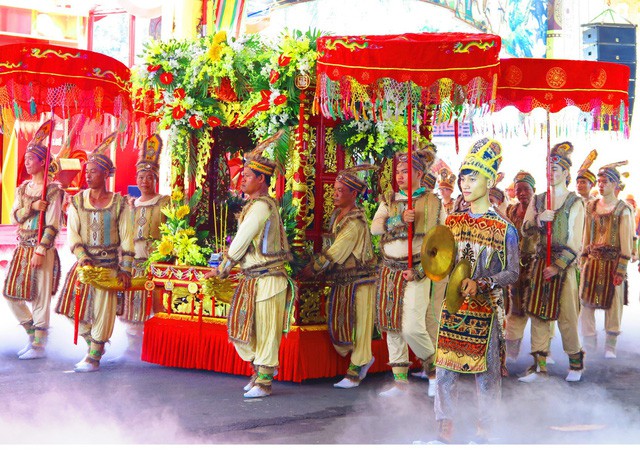 Mùng 10 tháng ba: Nhớ về nguồn cội với lễ hội giỗ Tổ Hùng Vương tại Suối Tiên - Ảnh 3. Mùng 10 tháng ba: Nhớ về nguồn cội với lễ hội giỗ Tổ Hùng Vương tại Suối Tiên - Ảnh 3.