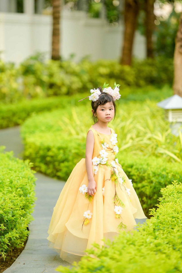 Học trò Xuân Lan hóa nàng tiên hoa trong bộ ảnh mới - Ảnh 1. Học trò Xuân Lan hóa nàng tiên hoa trong bộ ảnh mới - Ảnh 1.