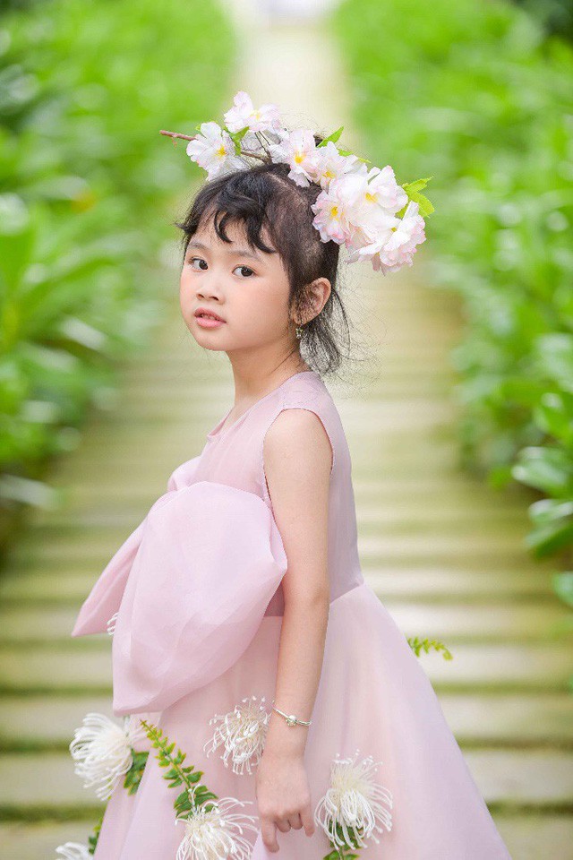 Học trò Xuân Lan hóa nàng tiên hoa trong bộ ảnh mới - Ảnh 5. Học trò Xuân Lan hóa nàng tiên hoa trong bộ ảnh mới - Ảnh 5.