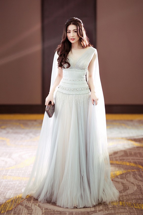 Đeo nhẫn kim cương bạc tỷ, T&uacute; Anh vẫn đại bại khi đụng h&agrave;ng với Chi Pu chỉ v&igrave; chi tiết nhỏ - Ảnh 1.