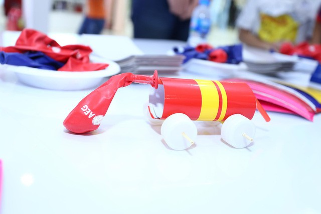 Trẻ em Việt tham dự chế tạo xe theo thí nghiệm khoa học của NASA - Ảnh 3. Trẻ em Việt tham dự chế tạo xe theo thí nghiệm khoa học của NASA - Ảnh 3.