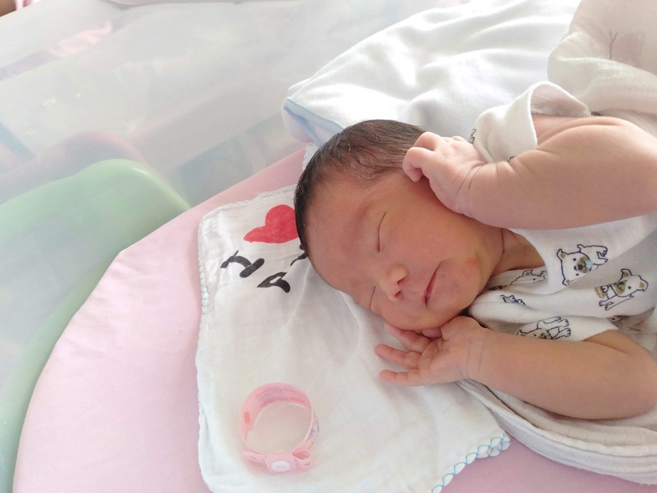 Mẹ 8x mang bầu lần 2 vẫn đẹp rạng ngời, chỉ tăng vỏn vẹn 8kg và vẫn đi quẩy cùng hội chị em đến tận ngày đi đẻ - Ảnh 5. Mẹ 8x mang bầu lần 2 vẫn đẹp rạng ngời, chỉ tăng vỏn vẹn 8kg và vẫn đi quẩy cùng hội chị em đến tận ngày đi đẻ - Ảnh 5.