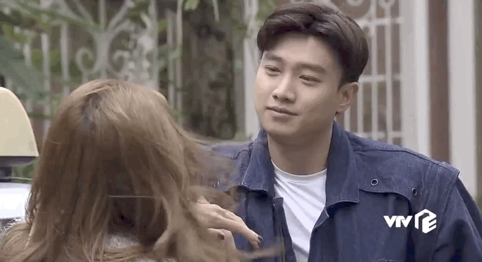 4 m&agrave;n s&aacute;t g&aacute;i huyền thoại của Vũ sở khanh (Về Nh&agrave; Đi Con): Đụng g&igrave; ăn nấy, t&ograve; te ngay giữa c&ocirc;ng ty! - Ảnh 3.