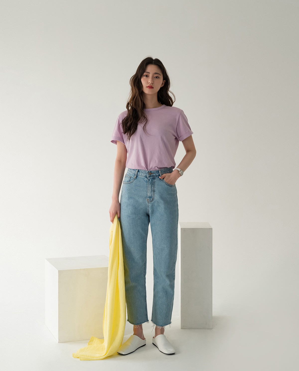 Bảo chứng cho vẻ s&agrave;nh điệu l&agrave; combo &aacute;o ph&ocirc;ng &ndash; quần jeans với 15 &yacute; tưởng diện m&atilde;i kh&ocirc;ng biết ch&aacute;n n&agrave;y  - Ảnh 15.