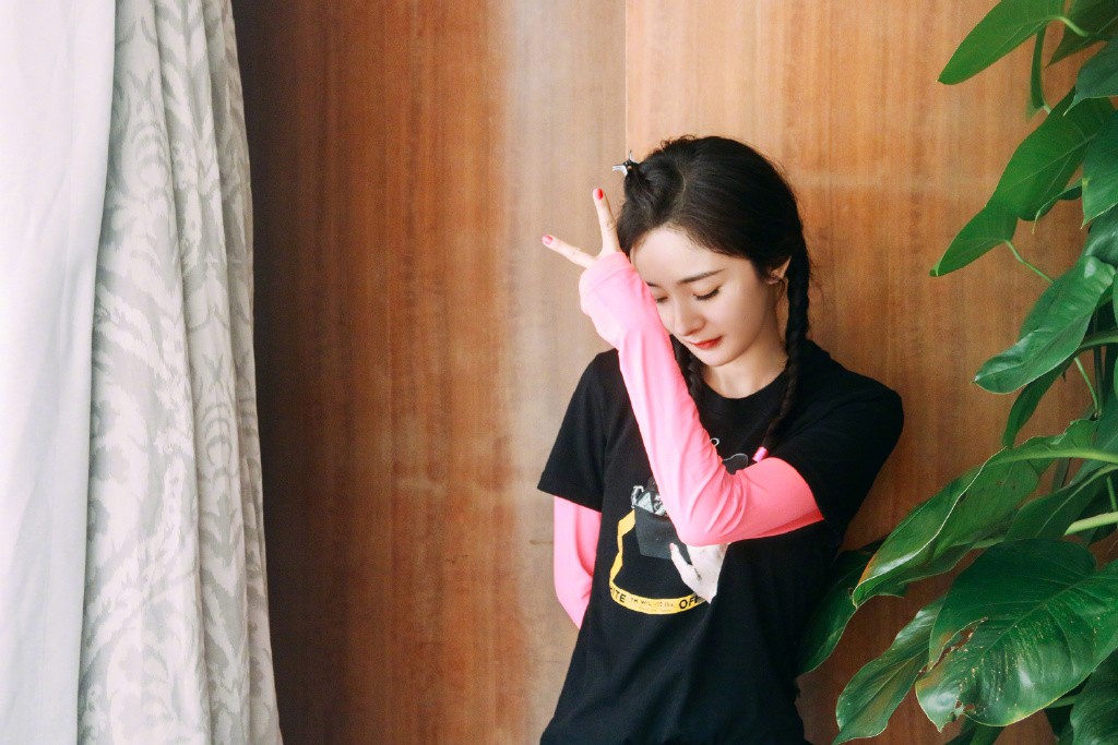 L&yacute; do khiến Dương Mịch lu&ocirc;n tạo d&aacute;ng thế n&agrave;y khi chụp h&igrave;nh tự sướng, nhiều chị em c&oacute; thể học tập  - Ảnh 4.