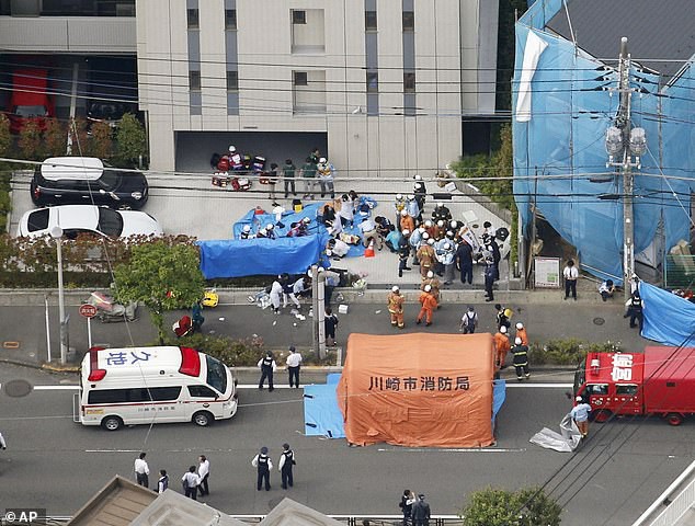 Đâm dao điên cuồng tại Nhật Bản khiến 2 người tử vong, 16 người bị thương, trong đó có 15 học sinh tiểu học  - Ảnh 1.