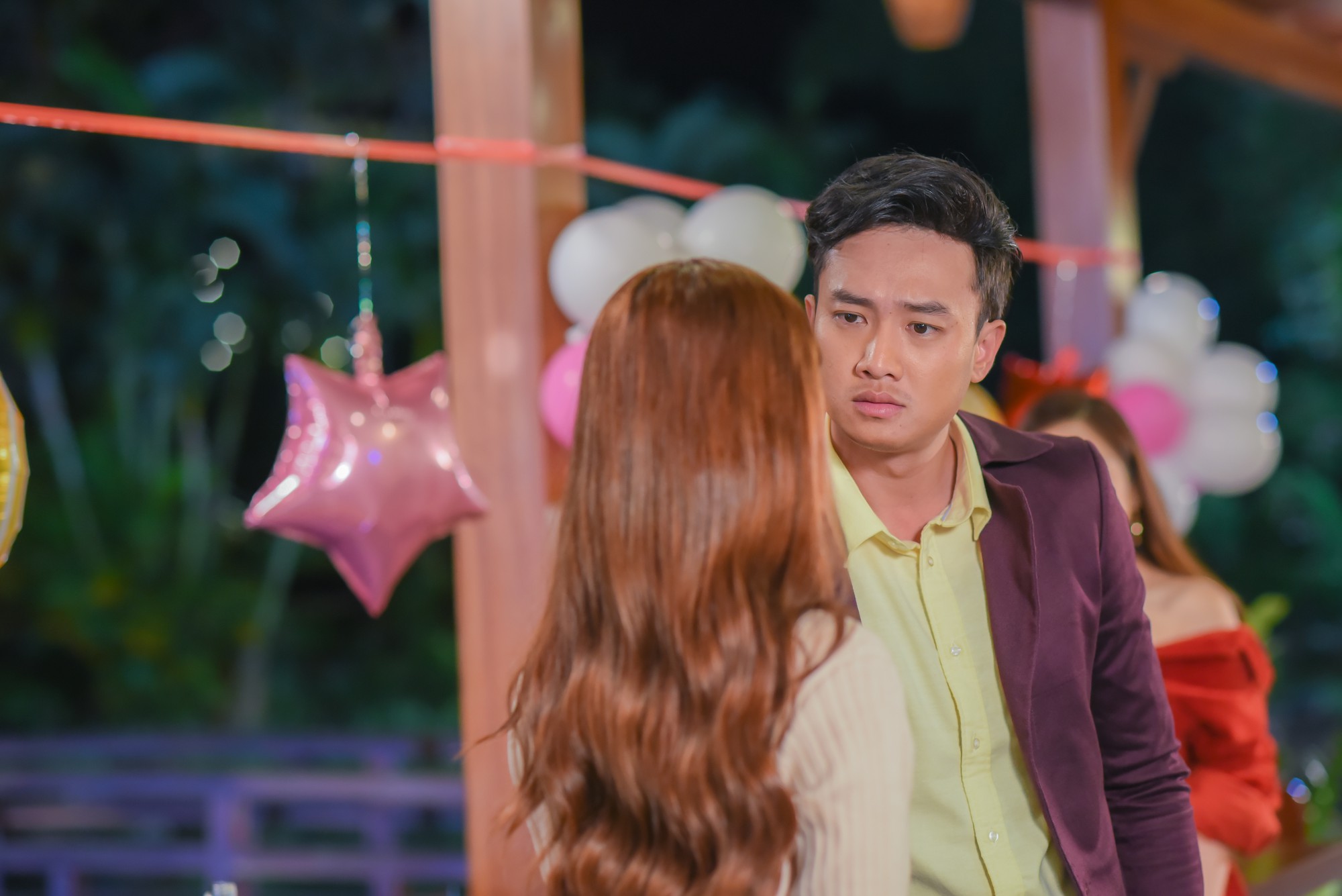 Quốc Trường tất bật quay cảnh sinh con ở Về nh&agrave; đi con, phim mới ra mắt cũng kh&ocirc;ng tham dự - Ảnh 9.