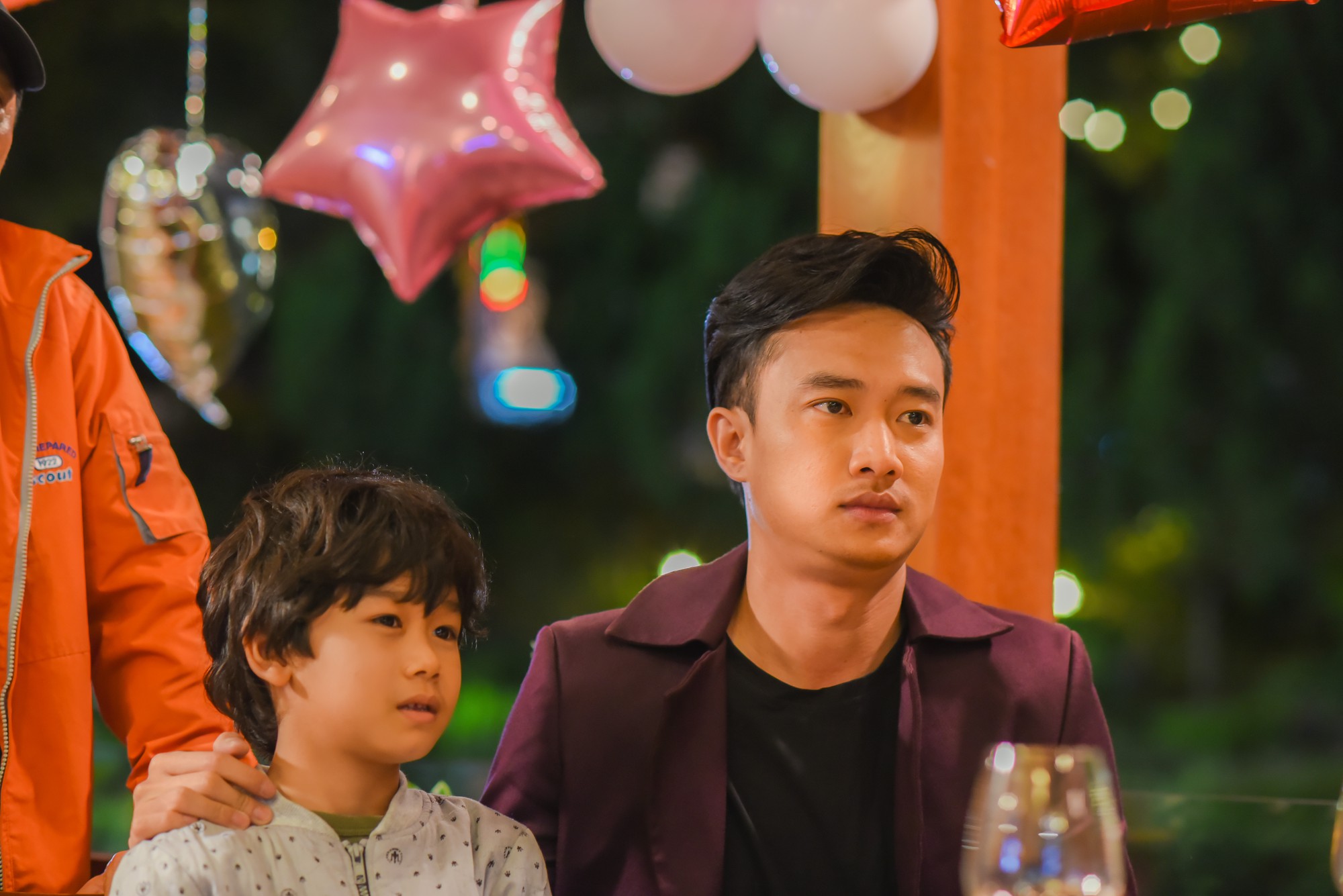 Quốc Trường tất bật quay cảnh sinh con ở Về nh&agrave; đi con, phim mới ra mắt cũng kh&ocirc;ng tham dự - Ảnh 4.