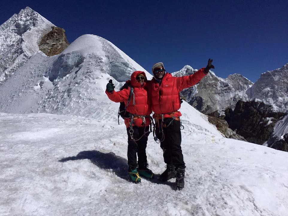 Hai câu chuyện ám ảnh nhất trên con đường chinh phục đỉnh núi Everest đang gây bão truyền thông quốc tế, khiến nhiều người rùng mình kinh hãi - Ảnh 4.