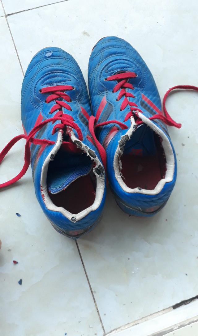 Nhật ký của mẹ: “Con xin lỗi vì đã làm rách đôi giày mẹ tặng” - Ảnh 2. Nhật ký của mẹ: “Con xin lỗi vì đã làm rách đôi giày mẹ tặng” - Ảnh 2.