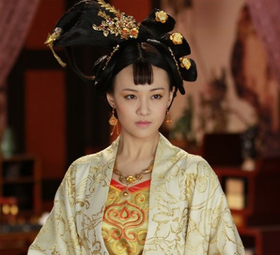 Bị bạn hại sao cay bằng chị l&agrave;m t&oacute;c hại, nh&igrave;n loạt mỹ nh&acirc;n Hoa ngữ bị d&igrave;m th&ecirc; thảm tr&ecirc;n m&agrave;n ảnh v&igrave; t&oacute;c m&aacute;i k&igrave; dị sẽ r&otilde;! - Ảnh 12.