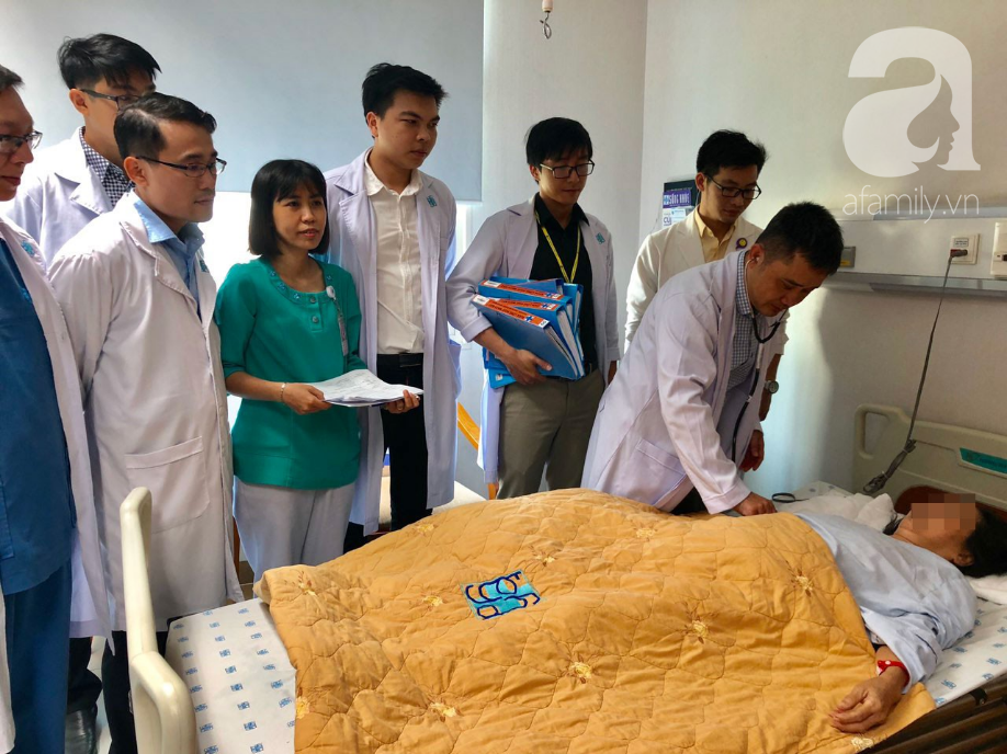 Cứu sống người phụ nữ bị tai nạn gãy chân phải, vỡ cơ hoành, thủng gan, khả năng tử vong cực cao - Ảnh 2. Cứu sống người phụ nữ bị tai nạn gãy chân phải, vỡ cơ hoành, thủng gan, khả năng tử vong cực cao - Ảnh 2.