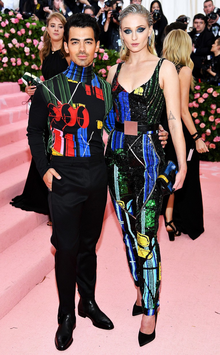 Thảm hồng Met Gala 2019: Chẳng cần chơi trội, các cặp đôi vẫn gây ấn tượng theo cách riêng của mình - Ảnh 8. Thảm hồng Met Gala 2019: Chẳng cần chơi trội, các cặp đôi vẫn gây ấn tượng theo cách riêng của mình - Ảnh 8.