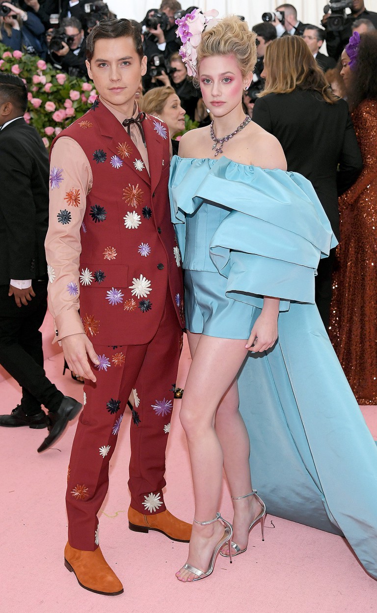 Thảm hồng Met Gala 2019: Chẳng cần chơi trội, các cặp đôi vẫn gây ấn tượng theo cách riêng của mình - Ảnh 11. Thảm hồng Met Gala 2019: Chẳng cần chơi trội, các cặp đôi vẫn gây ấn tượng theo cách riêng của mình - Ảnh 11.