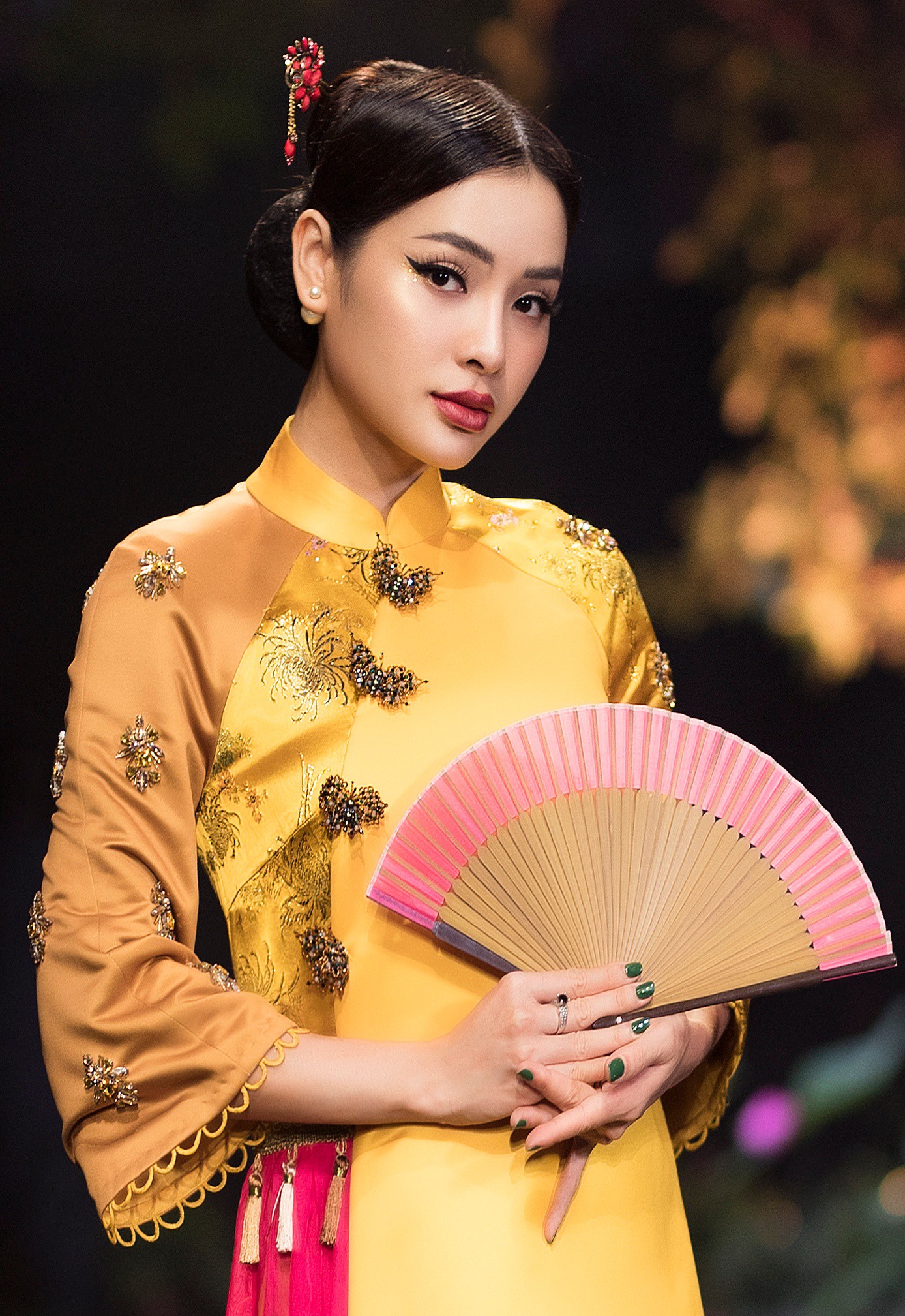 Phương Trinh Jolie nói gì khi bị chê mặc phản cảm vì khoe thân quá đà - Ảnh 7. Phương Trinh Jolie nói gì khi bị chê mặc phản cảm vì khoe thân quá đà - Ảnh 7.