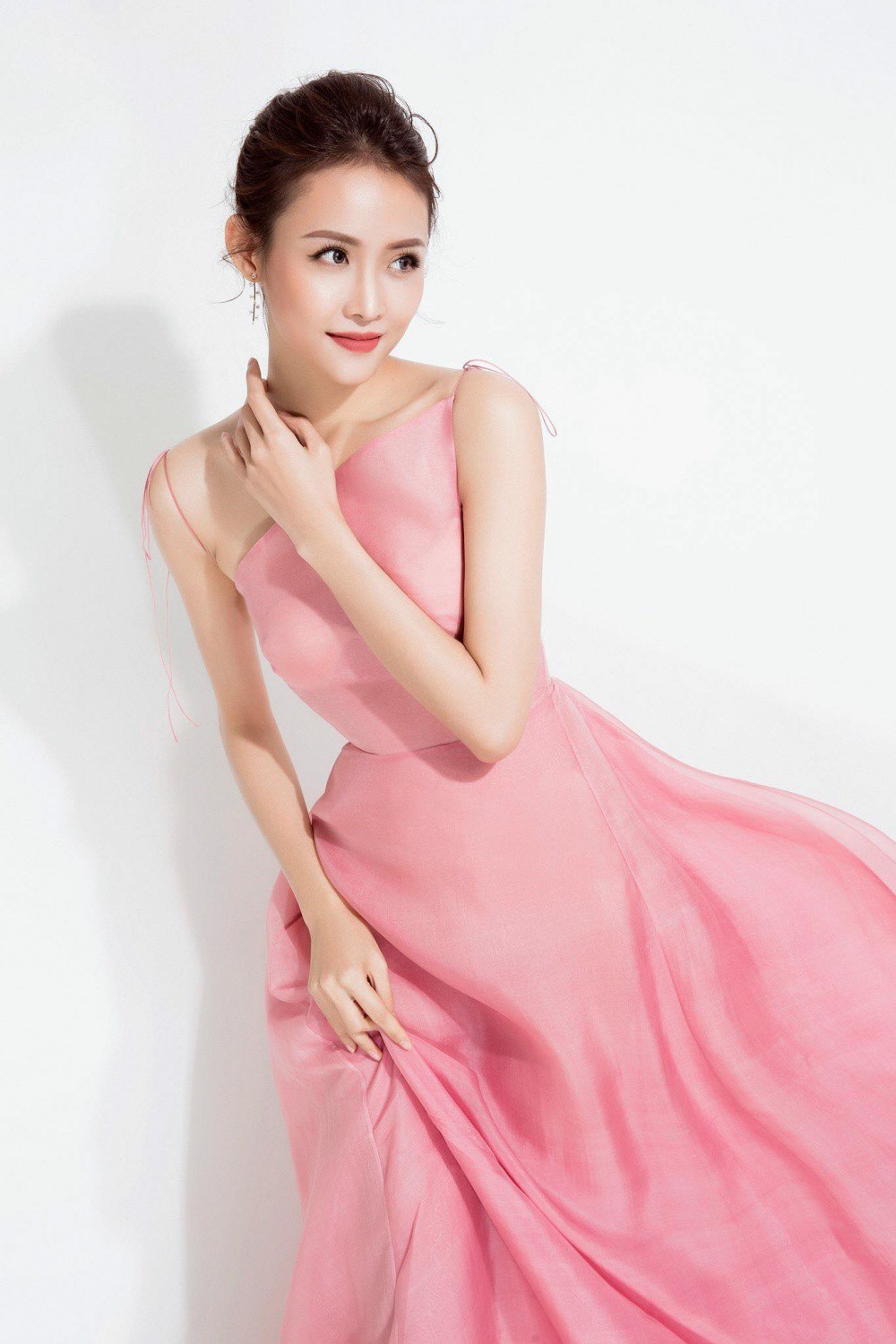 Á hậu Trương Mỹ Nhân vào vai nữ chính của Vua Bánh Mì bản Việt Nam - Ảnh 2. Á hậu Trương Mỹ Nhân vào vai nữ chính của Vua Bánh Mì bản Việt Nam - Ảnh 2.