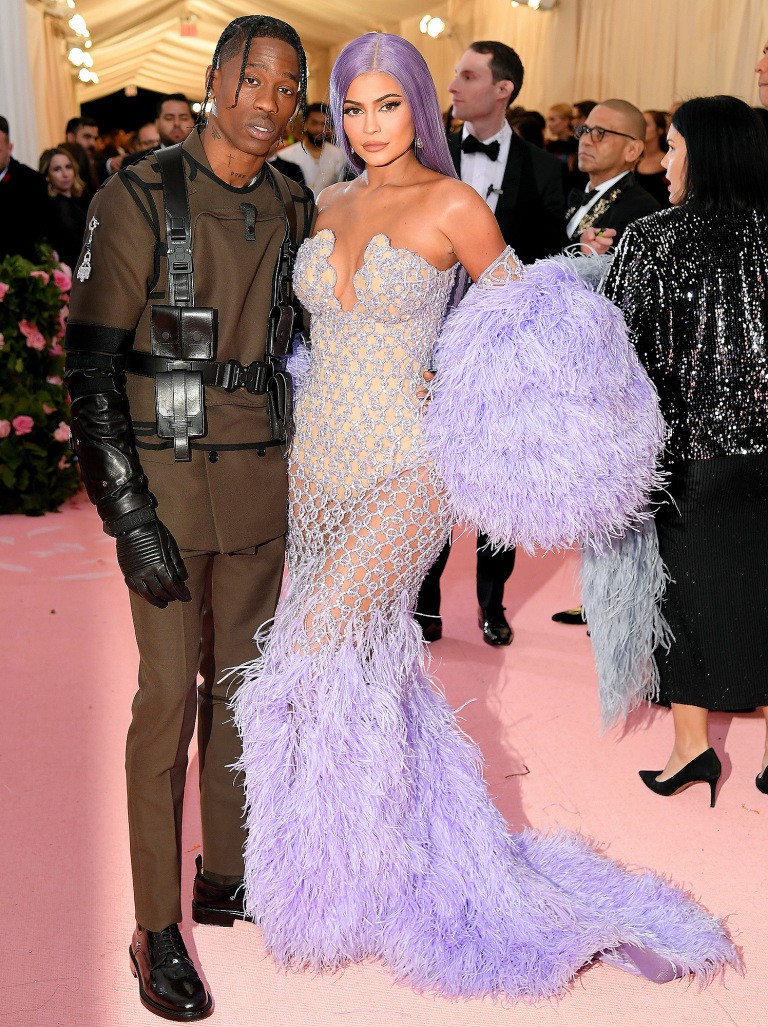 Thảm hồng Met Gala 2019: Chẳng cần chơi trội, các cặp đôi vẫn gây ấn tượng theo cách riêng của mình - Ảnh 4. Thảm hồng Met Gala 2019: Chẳng cần chơi trội, các cặp đôi vẫn gây ấn tượng theo cách riêng của mình - Ảnh 4.