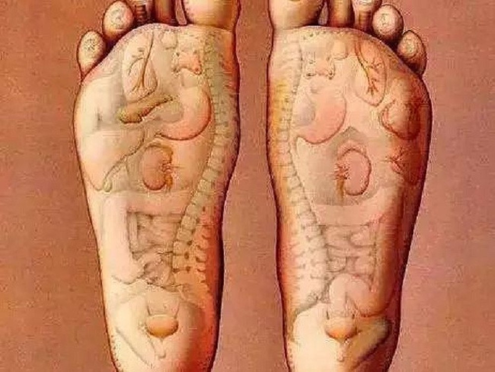 Giơ bàn chân ấn vào điểm này, chị em bị đau khi đèn đỏ đến mức nào cũng thấy dịu luôn - Ảnh 4. Giơ bàn chân ấn vào điểm này, chị em bị đau khi đèn đỏ đến mức nào cũng thấy dịu luôn - Ảnh 4.
