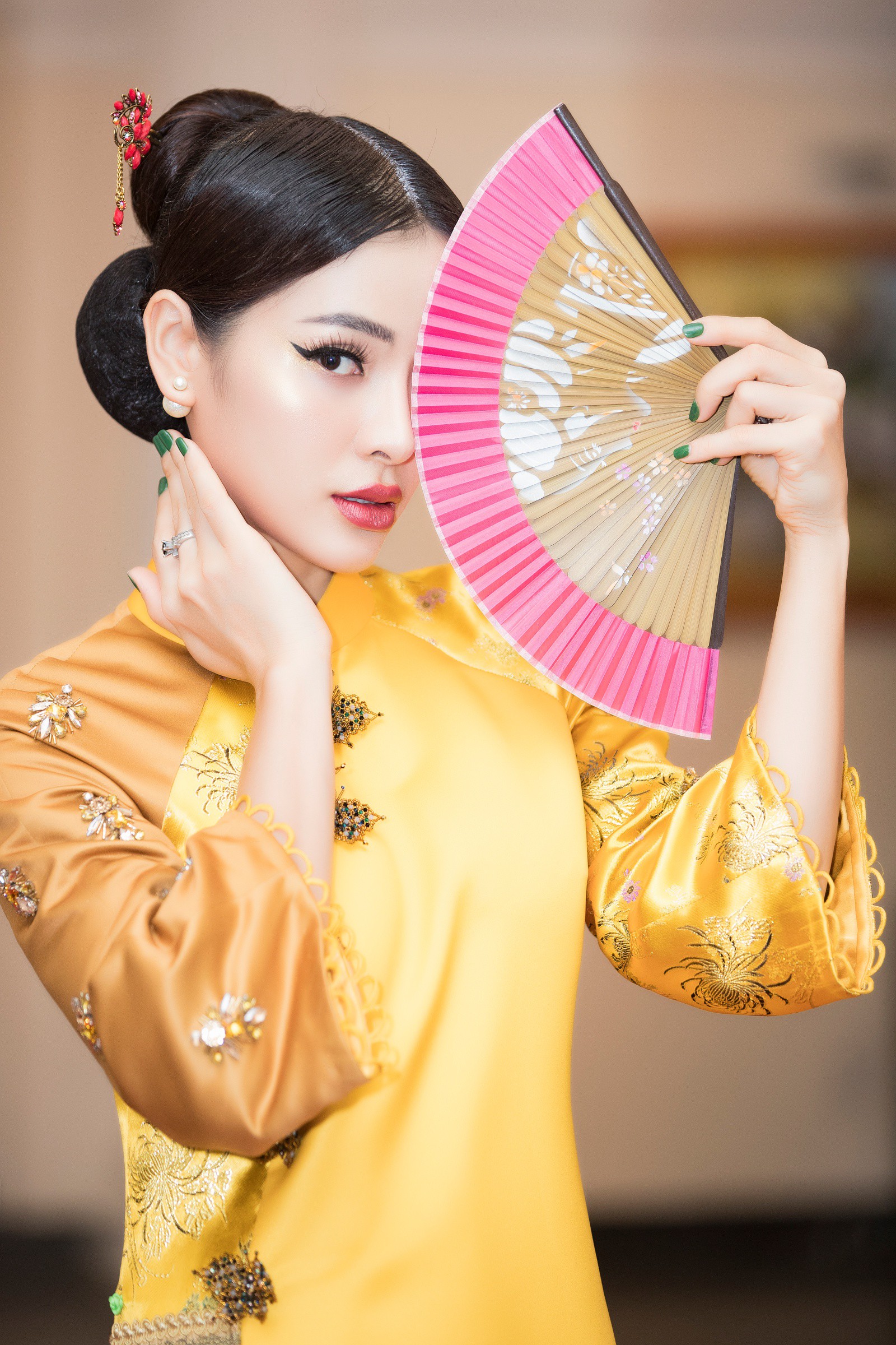 Phương Trinh Jolie nói gì khi bị chê mặc phản cảm vì khoe thân quá đà - Ảnh 1. Phương Trinh Jolie nói gì khi bị chê mặc phản cảm vì khoe thân quá đà - Ảnh 1.