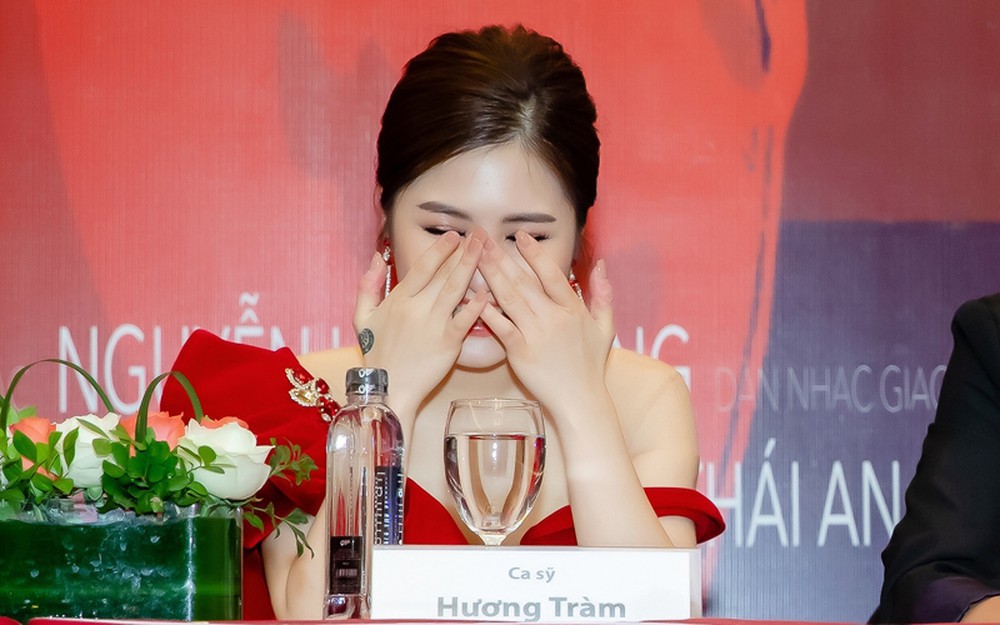 Hương Tràm đi Mỹ điều trị tâm lý, ekip chia sẻ bất ngờ khi bị hỏi có thất nghiệp không - Ảnh 2. Hương Tràm đi Mỹ điều trị tâm lý, ekip chia sẻ bất ngờ khi bị hỏi có thất nghiệp không - Ảnh 2.