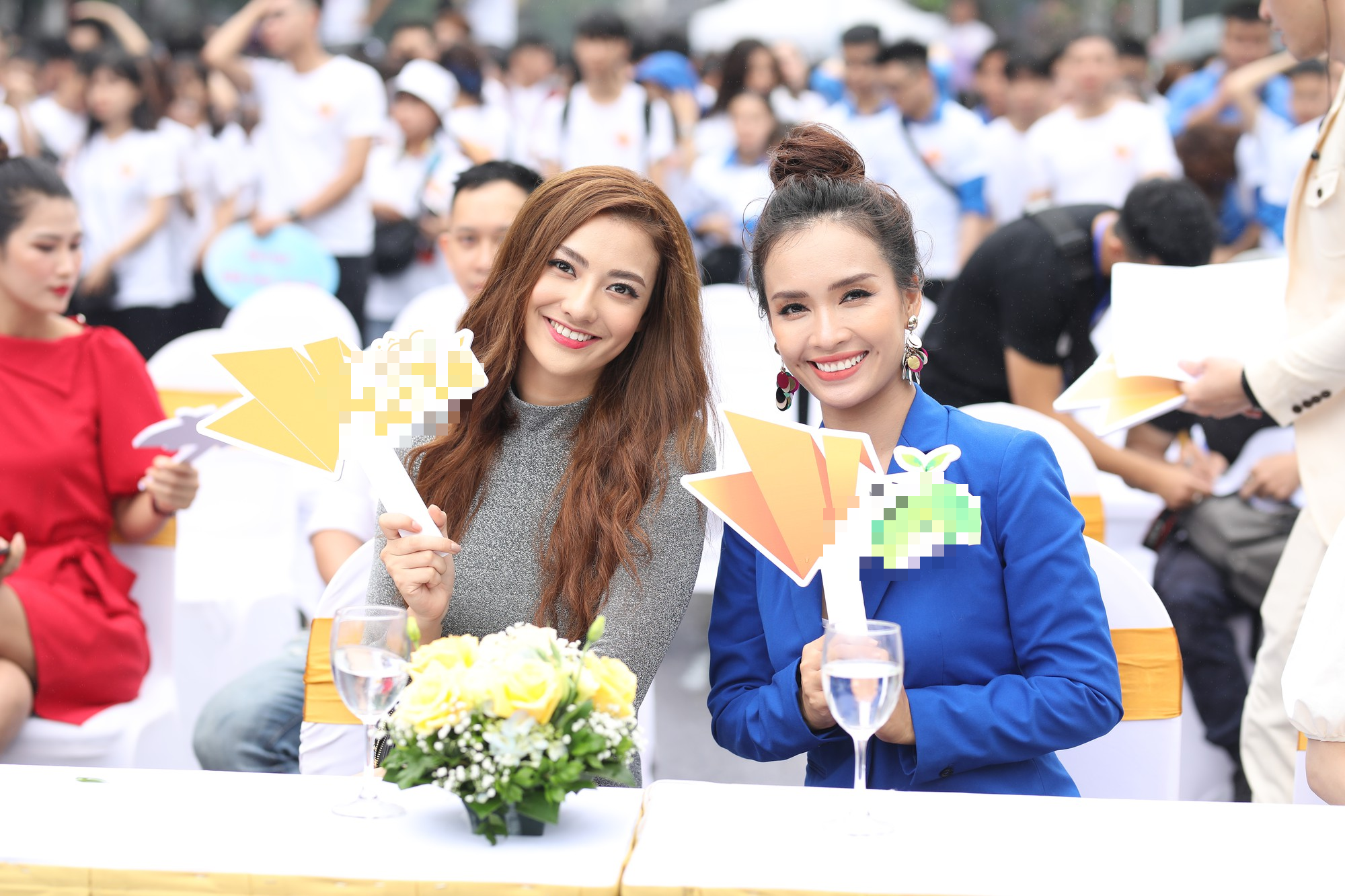 Gái một con Hồng Quế gây sốc khi diện váy bằng túi ni lông - Ảnh 5. Gái một con Hồng Quế gây sốc khi diện váy bằng túi ni lông - Ảnh 5.