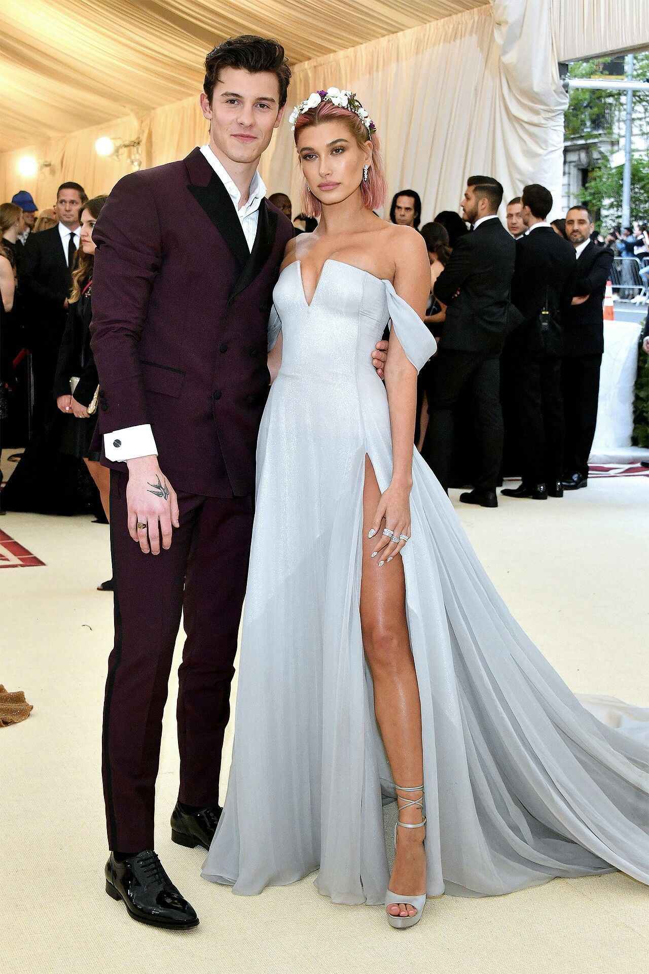 Để Hailey Baldwin lẻ bóng đi Met Gala 2019, Justin Bieber ở nhà làm gì mà bị so với tình cũ siêu đẹp trai của vợ? - Ảnh 3. Để Hailey Baldwin lẻ bóng đi Met Gala 2019, Justin Bieber ở nhà làm gì mà bị so với tình cũ siêu đẹp trai của vợ? - Ảnh 3.