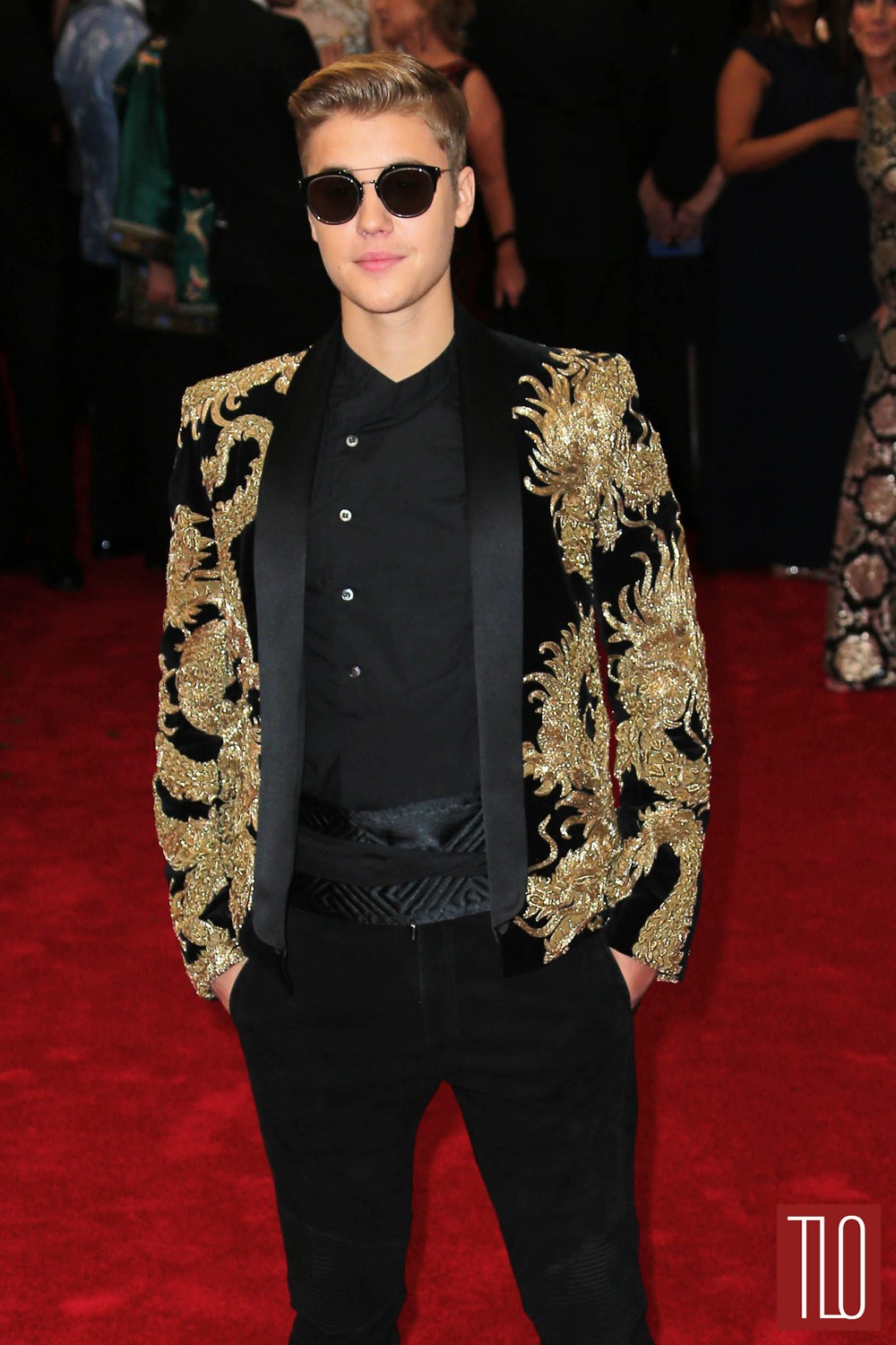 Để Hailey Baldwin lẻ bóng đi Met Gala 2019, Justin Bieber ở nhà làm gì mà bị so với tình cũ siêu đẹp trai của vợ? - Ảnh 4. Để Hailey Baldwin lẻ bóng đi Met Gala 2019, Justin Bieber ở nhà làm gì mà bị so với tình cũ siêu đẹp trai của vợ? - Ảnh 4.