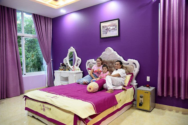 Trước khi bị bắt để điều tra hành vi đánh bạc, nghệ sĩ Hồng Tơ giàu cỡ nào? - Ảnh 6. Trước khi bị bắt để điều tra hành vi đánh bạc, nghệ sĩ Hồng Tơ giàu cỡ nào? - Ảnh 6.