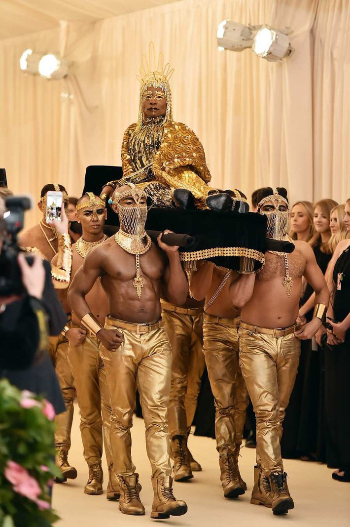 Loạt sao nam cũng chặt chém nhau không kém trên thảm đỏ Met Gala 2019, bất ngờ nhất là màn tung cánh của 2 sao nam này - Ảnh 4. Loạt sao nam cũng chặt chém nhau không kém trên thảm đỏ Met Gala 2019, bất ngờ nhất là màn tung cánh của 2 sao nam này - Ảnh 4.