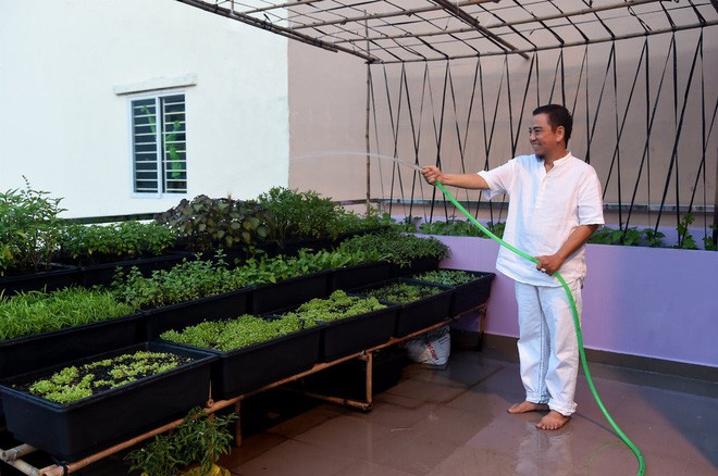 Trước khi bị bắt để điều tra hành vi đánh bạc, nghệ sĩ Hồng Tơ giàu cỡ nào? - Ảnh 7. Trước khi bị bắt để điều tra hành vi đánh bạc, nghệ sĩ Hồng Tơ giàu cỡ nào? - Ảnh 7.