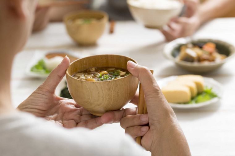 Đây là lý do phụ nữ Nhật cứ trẻ mãi lâu già, lại còn không béo: Hóa ra cũng đơn giản và dễ học theo vô cùng - Ảnh 4. Đây là lý do phụ nữ Nhật cứ trẻ mãi lâu già, lại còn không béo: Hóa ra cũng đơn giản và dễ học theo vô cùng - Ảnh 4.