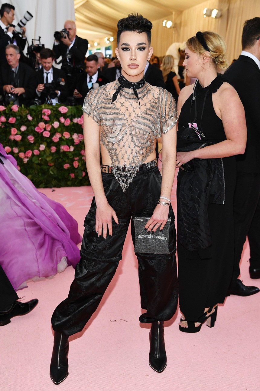 Loạt sao nam cũng chặt chém nhau không kém trên thảm đỏ Met Gala 2019, bất ngờ nhất là màn tung cánh của 2 sao nam này - Ảnh 18. Loạt sao nam cũng chặt chém nhau không kém trên thảm đỏ Met Gala 2019, bất ngờ nhất là màn tung cánh của 2 sao nam này - Ảnh 18.