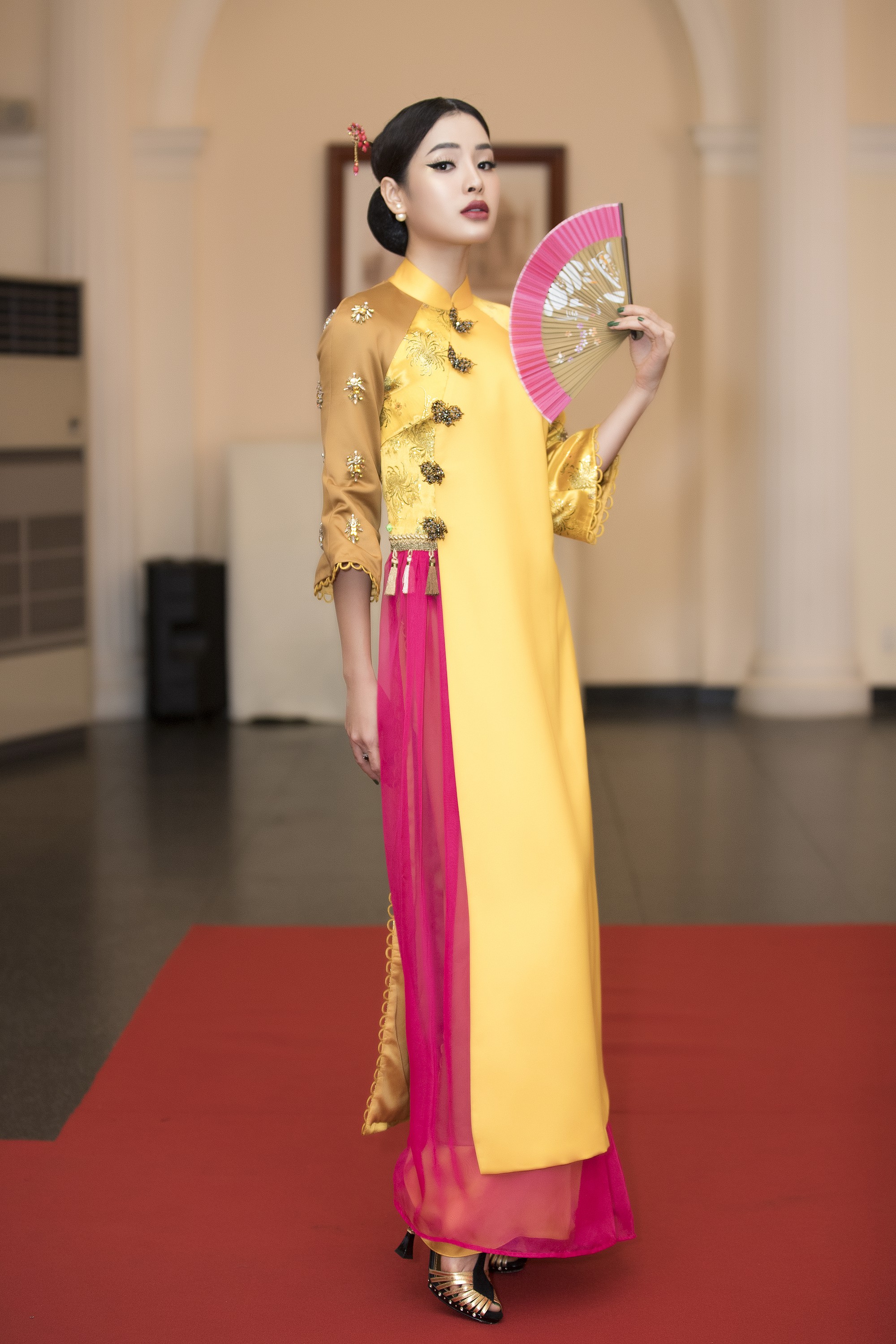 Phương Trinh Jolie nói gì khi bị chê mặc phản cảm vì khoe thân quá đà - Ảnh 8. Phương Trinh Jolie nói gì khi bị chê mặc phản cảm vì khoe thân quá đà - Ảnh 8.