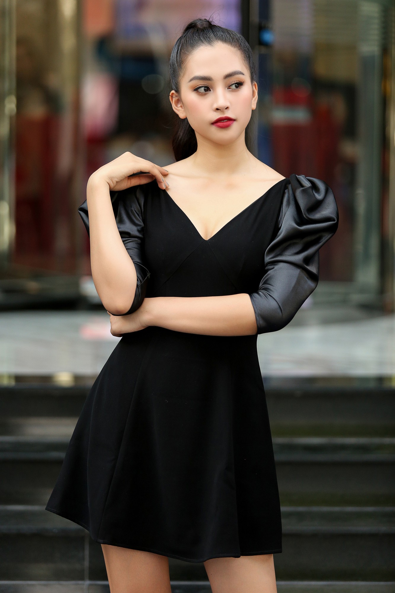 Khen ngợi nhan sắc Tiểu Vy bấy l&acirc;u, Mai Phương Th&uacute;y cuối c&ugrave;ng cũng c&oacute; dịp "đọ sắc" c&ugrave;ng đ&agrave;n em - Ảnh 9.