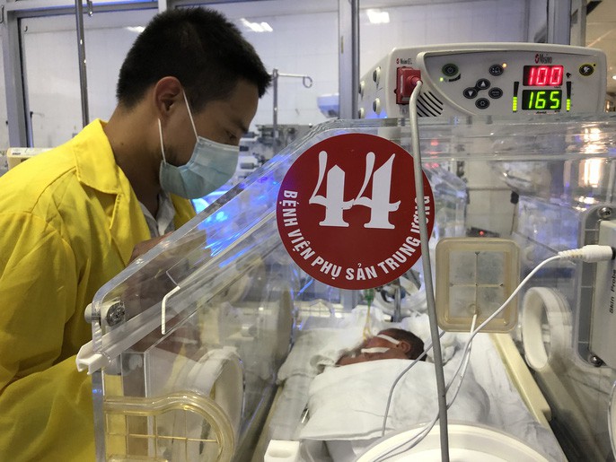 Trào nước mắt khoảng khắc người mẹ ung thư vú lần đầu ôm con vào lòng - Ảnh 11. Trào nước mắt khoảng khắc người mẹ ung thư vú lần đầu ôm con vào lòng - Ảnh 11.