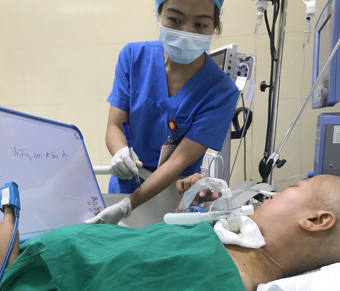 Trào nước mắt khoảng khắc người mẹ ung thư vú lần đầu ôm con vào lòng - Ảnh 15. Trào nước mắt khoảng khắc người mẹ ung thư vú lần đầu ôm con vào lòng - Ảnh 15.