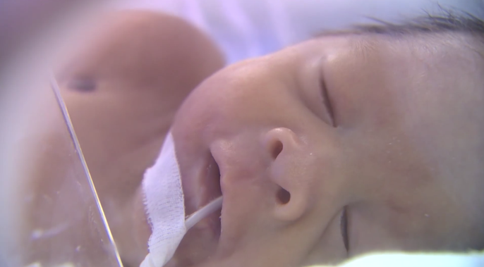 Trào nước mắt khoảng khắc người mẹ ung thư vú lần đầu ôm con vào lòng - Ảnh 23. Trào nước mắt khoảng khắc người mẹ ung thư vú lần đầu ôm con vào lòng - Ảnh 23.