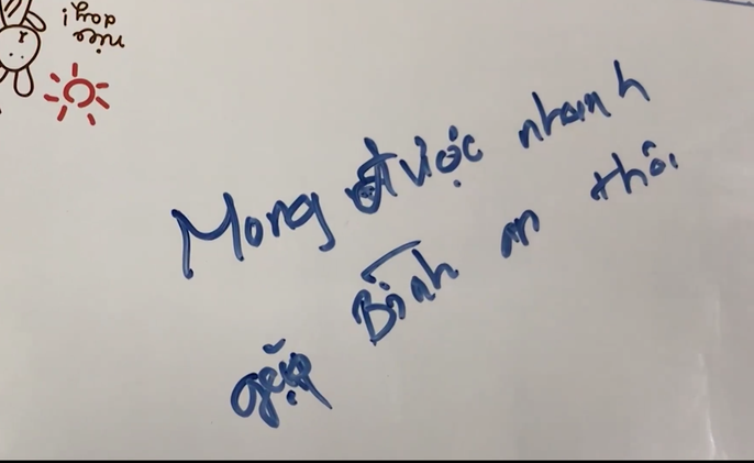 Trào nước mắt khoảng khắc người mẹ ung thư vú lần đầu ôm con vào lòng - Ảnh 25. Trào nước mắt khoảng khắc người mẹ ung thư vú lần đầu ôm con vào lòng - Ảnh 25.